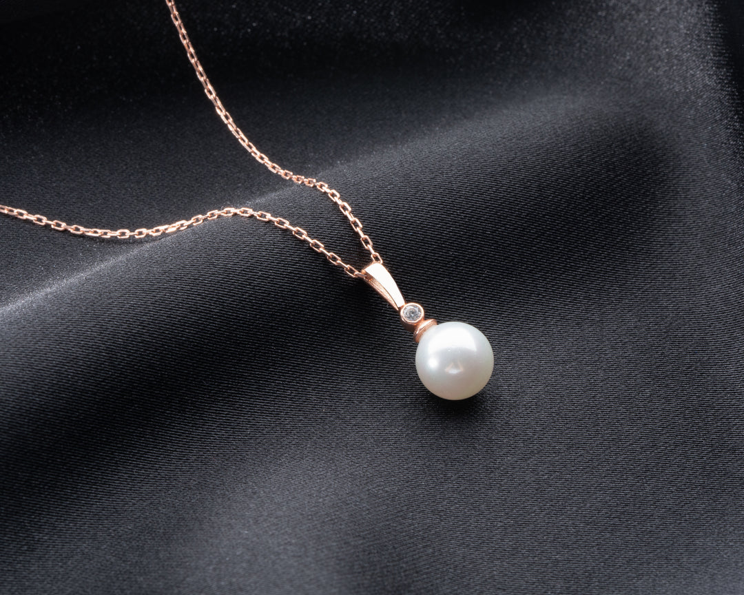 White and Black Pearl Necklace