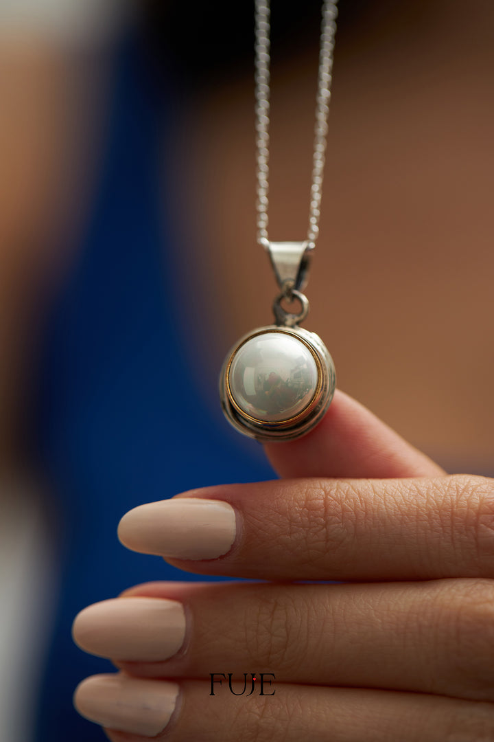 Pearl Necklace: June Birthstone