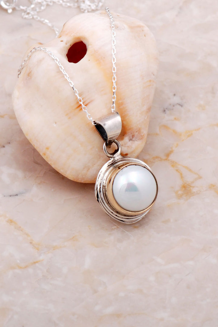 Pearl Necklace: June Birthstone