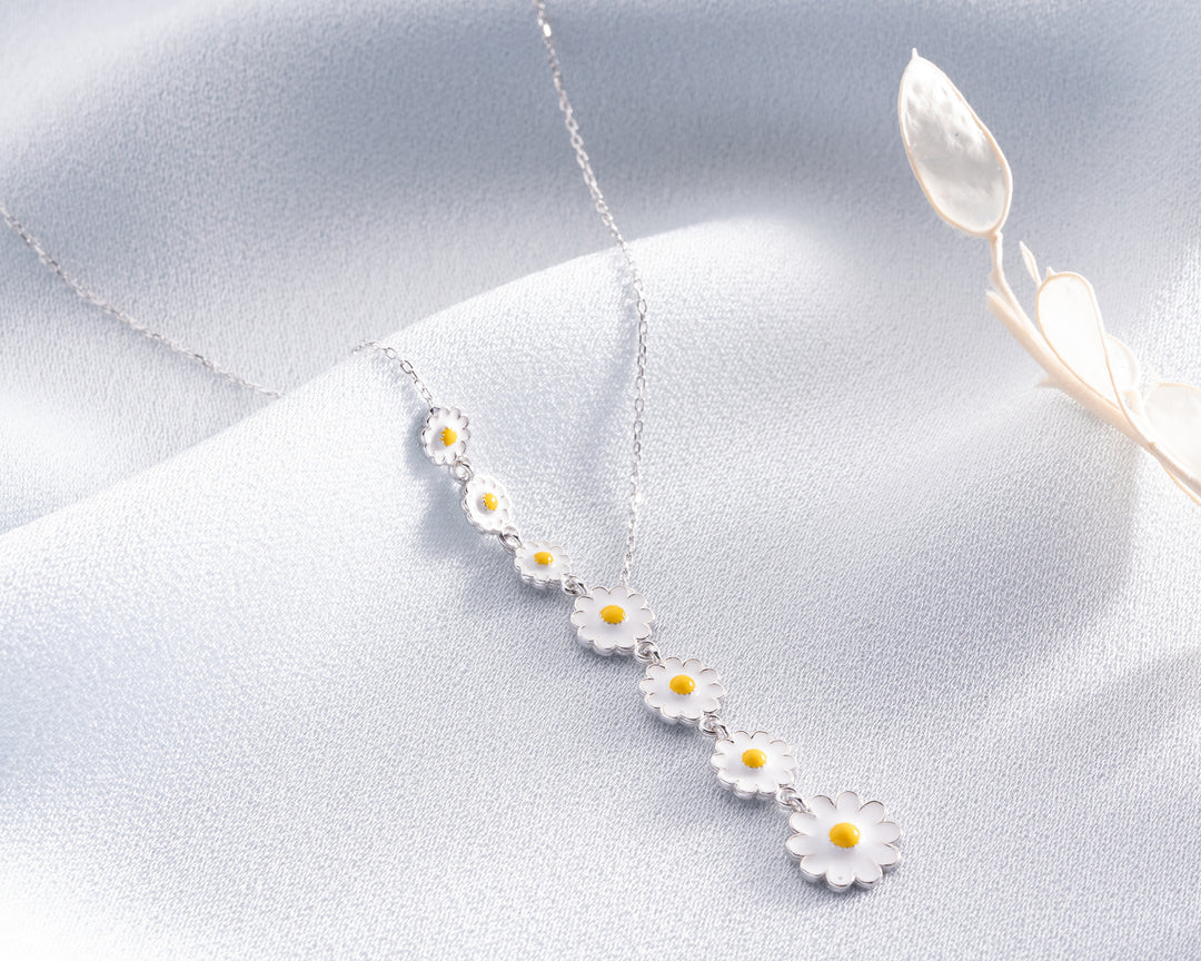 Daisy Line Necklace