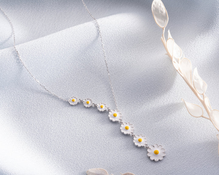 Daisy Line Necklace