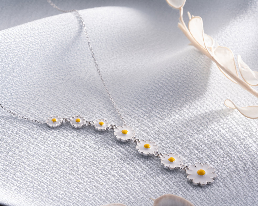 Daisy Line Necklace