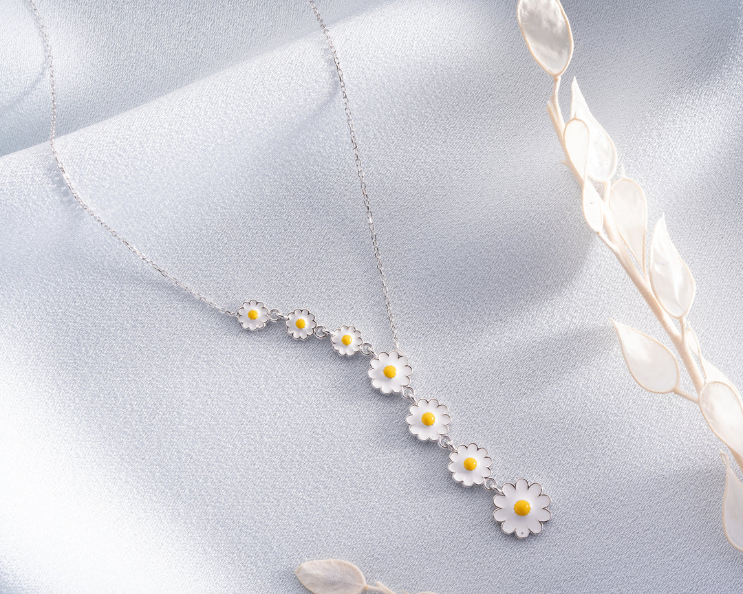 Daisy Line Necklace