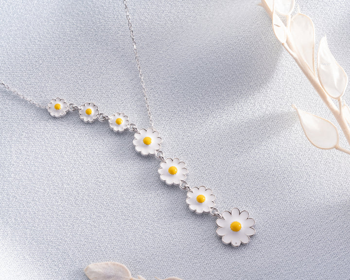 Daisy Line Necklace