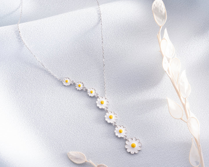 Daisy Line Necklace