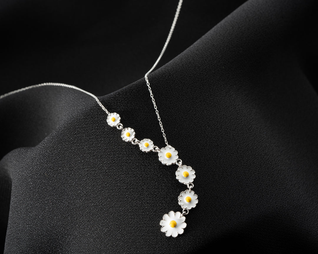 Daisy Line Necklace