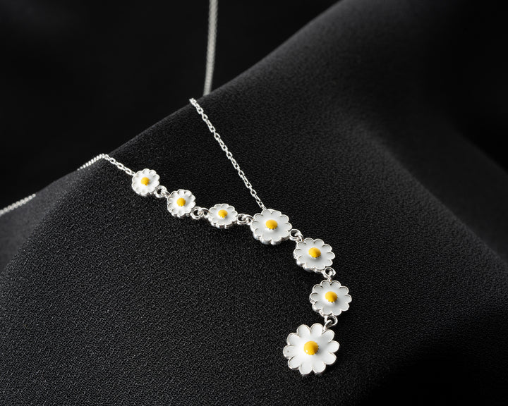 Daisy Line Necklace