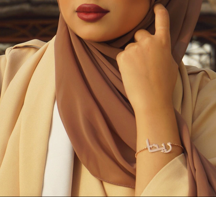 مجموعة مجوهرات تحمل أسماء عربية - 3 قطع