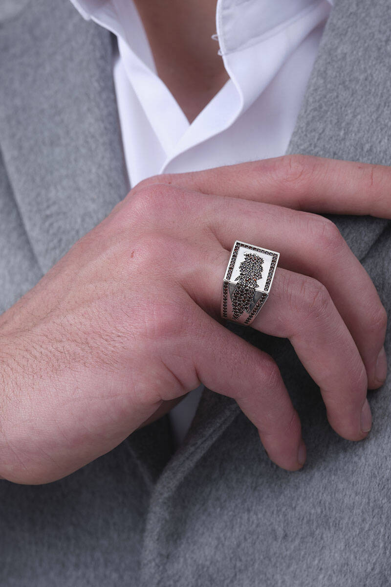 Internal Design Ring | Exclusive